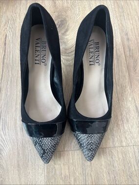 Bruno Valenti Black Pumps with Snakeskin Pointed Toe